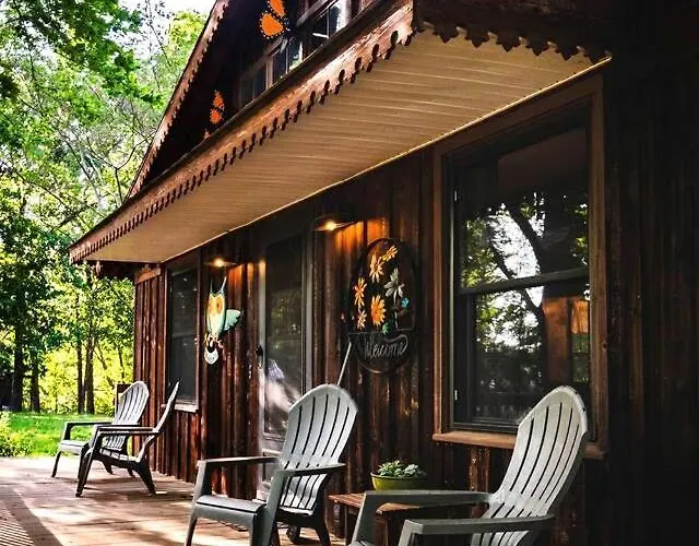 Rustic, Pet Friendly Near East Fork Lake, Olney, Illinois *