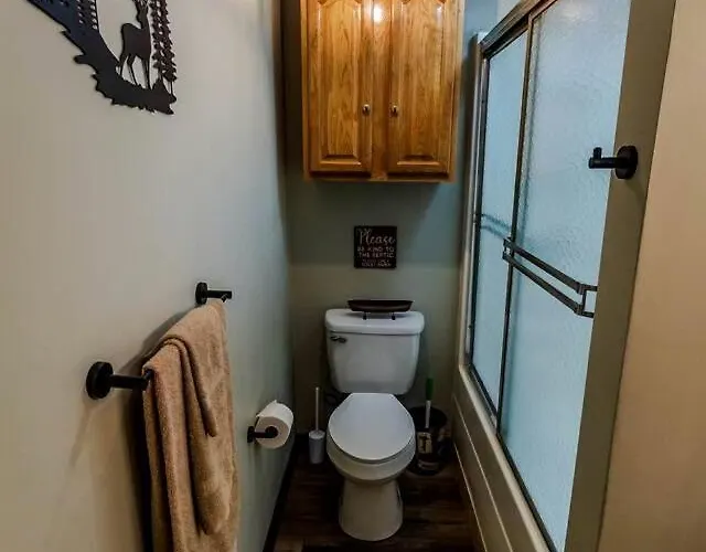 Rustic, Pet Friendly Near East Fork Lake, Olney, Illinois * Olney