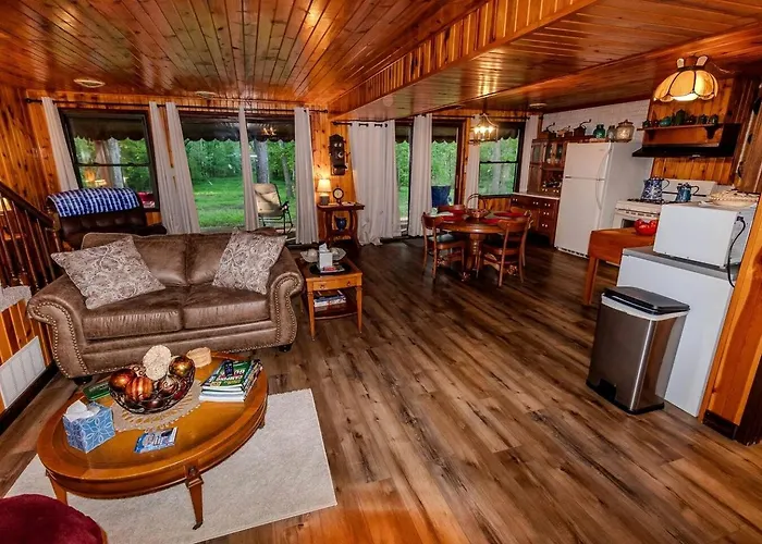 Rustic, Pet Friendly Near East Fork Lake, Olney, Illinois * Olney