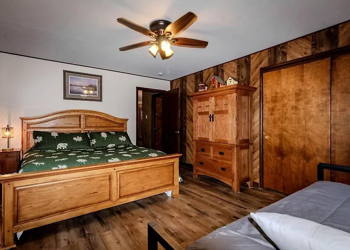 Rustic, Pet Friendly Near East Fork Lake, Olney, Illinois Сasa de vacaciones