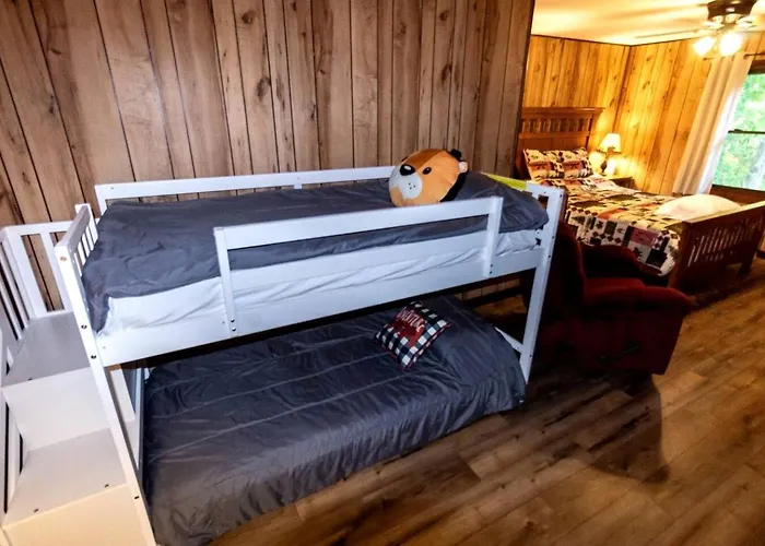 Сasa de vacaciones Rustic, Pet Friendly Near East Fork Lake, Olney, Illinois Olney