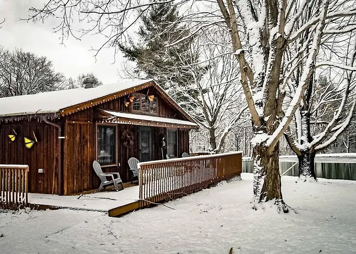 Rustic, Pet Friendly Near East Fork Lake, Olney, Illinois *