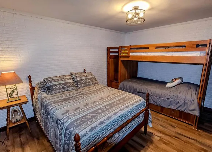 Rustic, Pet Friendly Near East Fork Lake, Olney, Illinois Olney