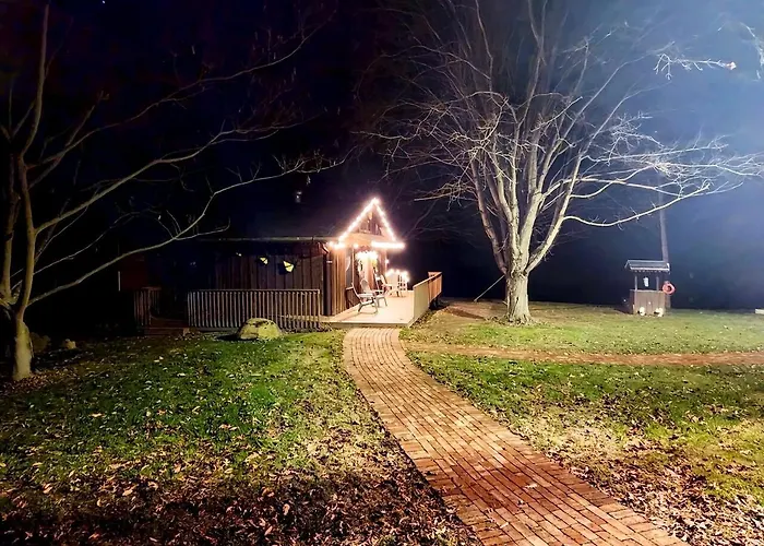 Rustic, Pet Friendly Near East Fork Lake, Olney, Illinois * Olney