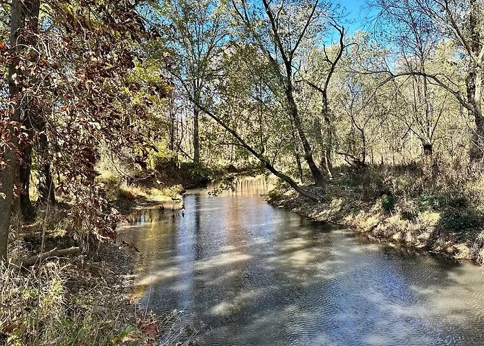 Rustic, Pet Friendly Near East Fork Lake, Olney, Illinois *