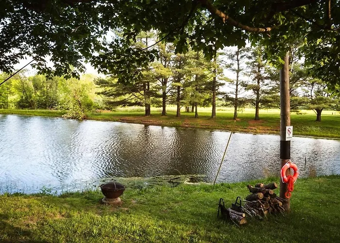Rustic, Pet Friendly Near East Fork Lake, Olney, Illinois Olney
